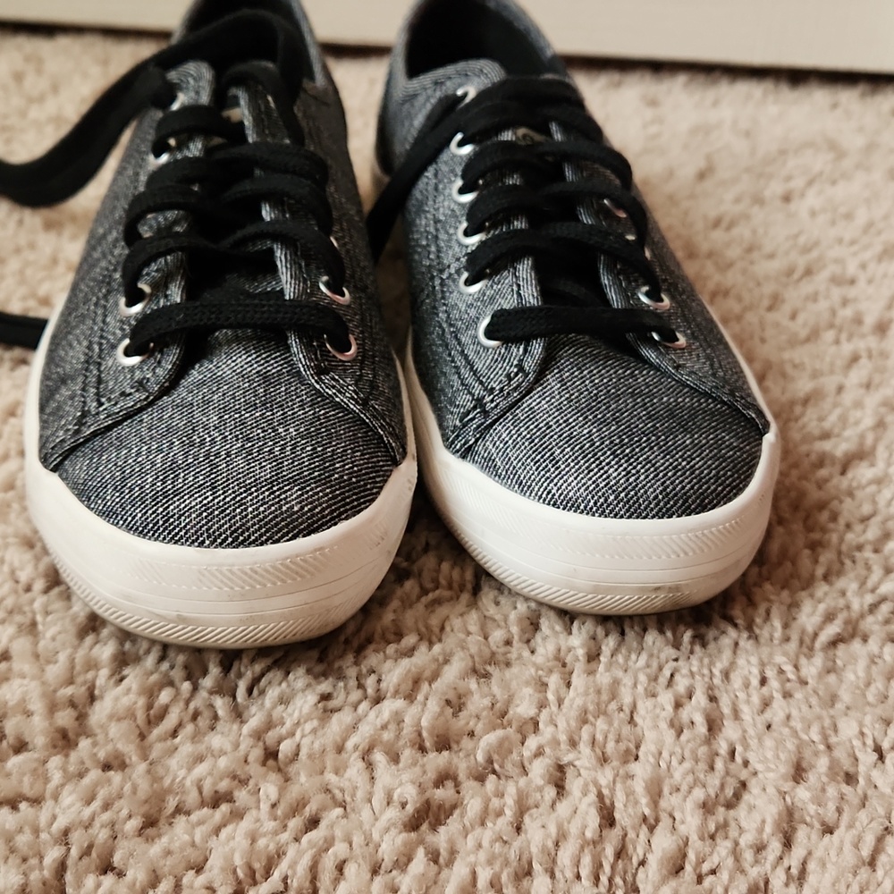 Shoes - Picture 4 of 7
